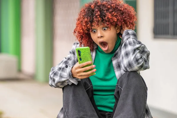 Afro American Black Girl Looking Mobile Phone Street Surprised — Stock Photo, Image