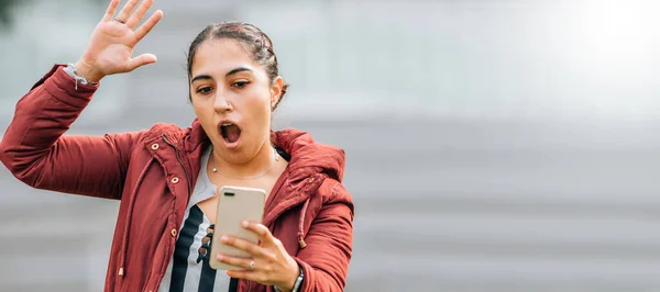 Surprised Girl Looking Mobile Phone — Stock Photo, Image
