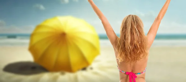Girl Her Back Beach Arms Raised — Stock Photo, Image