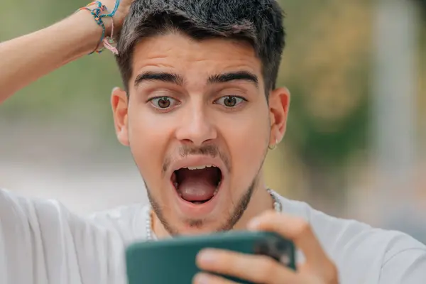 Surprised Young Man Looking Mobile Phone Smartphone Amazed — Stock Photo, Image