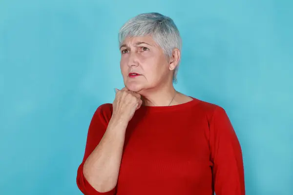 Senior Woman 60S Isolated Color Background Rechtenvrije Stockfoto's