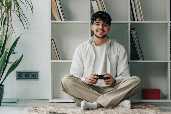 Junger Mann Hause Mit Joystick Spielt Videospiel Stockfoto