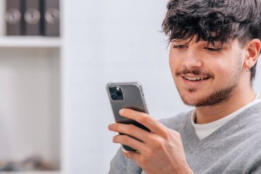 Cep telefonu ya da akıllı telefonu olan öğrenci