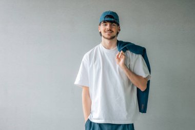 Şapkalı genç adamın portresi