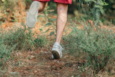 Genç sporcu ülkeyi boydan boya koşuyor