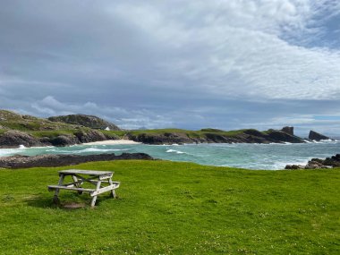 Amazing Clachtoll Beach in Lochinver, Scotland. Clachtoll Beach is a popular beach with some rugged terrain, including the Split Rocks