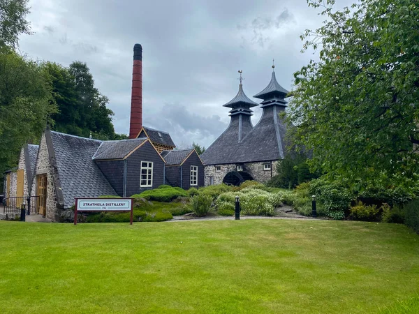 苏格兰基思 2022年8月6日 位于基思的Strathisla酿酒厂 Strathisla Distillery 是一家位于Strathisla的苏格兰威士忌酿酒厂 1786年 酒厂获得执照 成为苏格兰历史最悠久的注册工厂 — 图库照片