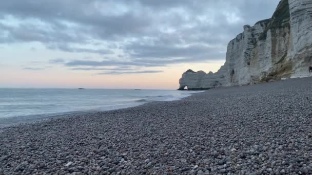 Sabahın Erken Saatlerinde Etretat Plajında Etretat Alabaster Sahili Nin Büyüleyici — Stok video