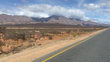 Manzaralı yoldan R62 arasında Ladismith ve Barrydale içinde Batı Cape Province, Güney Afrika