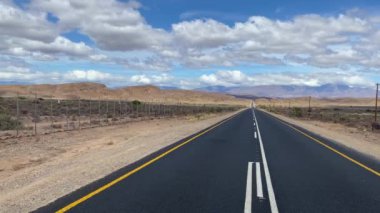 Manzaralı yoldan R62 arasında Ladismith ve Barrydale içinde Batı Cape Province, Güney Afrika