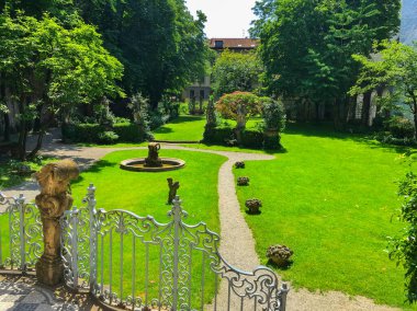 Milan, İtalya - 7 Mayıs, 2018: Milan ' dan son akşam yemeği, karşısında Museo Vigna di Leonardo Leonardo da Vincis üzüm bağları geri ve onları halka açık yaptı.