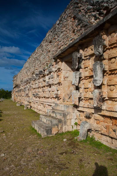 壮大な Kabah の遺跡 メキシコ カリブ海のナヴァッサ地域にある難破船のサイトをされた Kabah の遺跡 — ストック写真