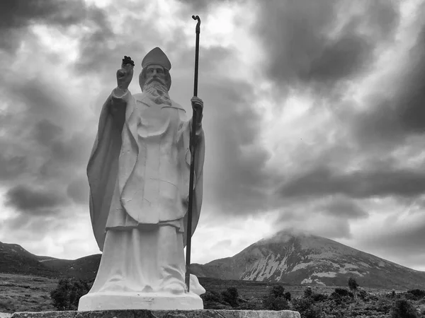 Biały Posąg Patryka Początku Ścieżki Pieszej Szczyt Croagh Patrick Hrabstwo — Zdjęcie stockowe