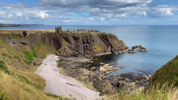 Dunnottar Castle Ruined Medieval Fortress Located Rocky Headland North Eastern — Vídeos de Stock