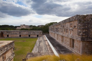 Uxmal, Meksika - 30 Ocak 2018: Majestic Uxmal, Meksika'da mahveder. Uxmal bir Antik Maya Klasik dönem bugünkü Meksika şehridir.