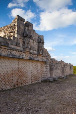 Görkemli Kabah kalıntıları, Meksika. Kabah Harabeleri Karayip Navassa bölgesinde bulunan bir gemi enkazı site vardı.