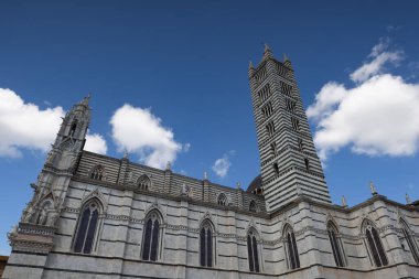 Siena Katedrali 'nin çizgili Roma çan kulesi. Toskana, İtalya