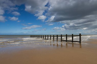 Rhyl, Galler 'deki Sonsuz Sahillerde güneşli bir gün