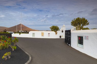 Tahiche, Lanzarote - 12 Şubat 2024: Cesar Manrique Vakfı Cesar Manrique tarafından tasarlanan eşsiz ve görkemli bir evde kurulmuştur.