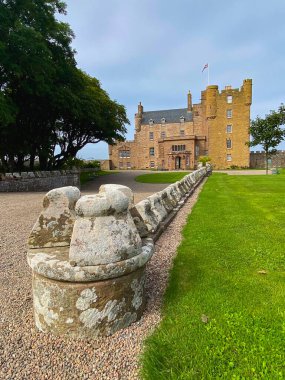 Thurso, İskoçya - 13 Ağustos 2022: Thurso ve John o Groats yakınlarındaki Barrogill kalesi