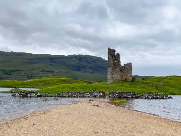 Sutherland Skoçya Ağustos 2022 Ardvreck Kalesi Bir Gölün Ortasında Anda - Stok İmaj
