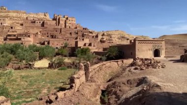 Ait Benhaddou, Fas 'taki Sahra ve Marakeş arasındaki eski kervan rotası boyunca yer alan tarihi bir çar.