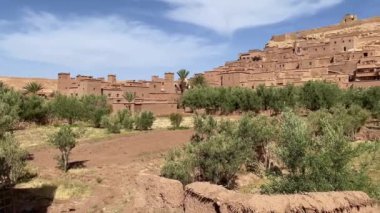 Ait Benhaddou, Fas 'taki Sahra ve Marakeş arasındaki eski kervan rotası boyunca yer alan tarihi bir çar.