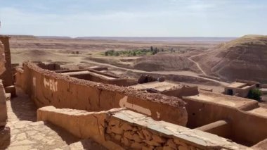 Ait Benhaddou, Fas 'taki Sahra ve Marakeş arasındaki eski kervan rotası boyunca yer alan tarihi bir çar.