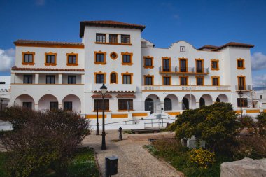 Tarifa, İspanya - 6 Şubat 2022: Küçük Kurbağa Meydanı, Tarifa, Avrupa