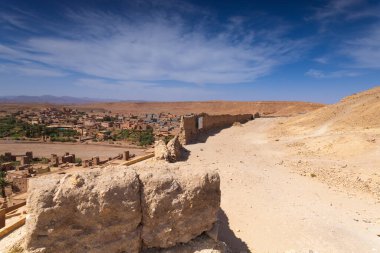 Ait Benhaddou, Fas 'taki Sahra ve Marakeş arasındaki eski kervan rotası boyunca yer alan tarihi bir çar.