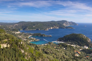 Angelokastro.Yunanistan 'ın Korfu adasında bir Bizans şatosu. Palaiokastritsa yakınlarındaki adanın en yüksek zirvesinde yer alır..