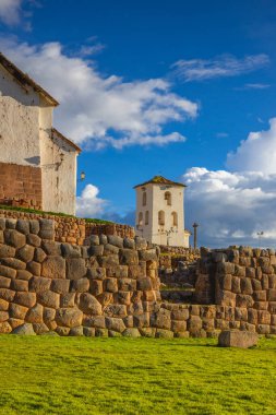Chinchero İnkalar 'ın kutsal vadisinin en tipik ve pitoresk şehridir.