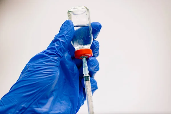 Vacina Conceito Vacinação Seringa Calibre Com Frasco Para Injetáveis Vermelho — Fotografia de Stock