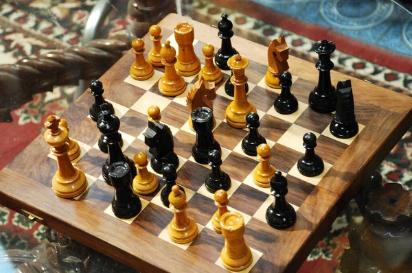 Шахматные Монеты Столе — стоковое фото