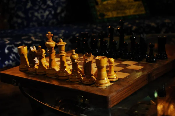 国际象棋硬币放在桌子上 — 图库照片