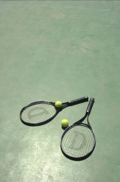 Теннисная Ракетка Мяч Суде — стоковое фото