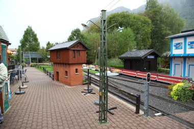 Oyuncak tren minyatür istasyonu