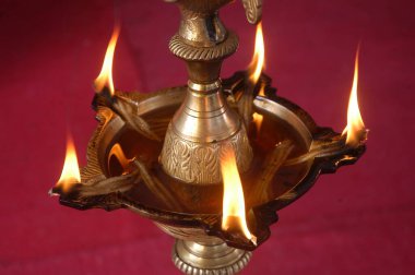 Tapınakta Yağ Lambası