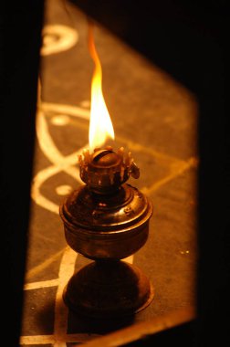 Tapınakta Yağ Lambası