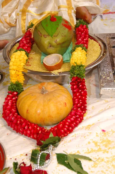 Modlitwa Tradycyjnej Hinduskiej Ceremonii Ślubnej — Zdjęcie stockowe