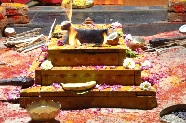 Bön Vid Traditionell Hinduisk Bröllopsceremoni — Stockfoto