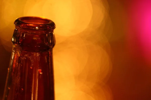 Μπουκάλι Μπύρας Στο Μπαρ — Φωτογραφία Αρχείου