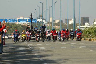 5 Aralık 2022 Hyderabad Hindistan 'da Motosiklet Sürücüleri