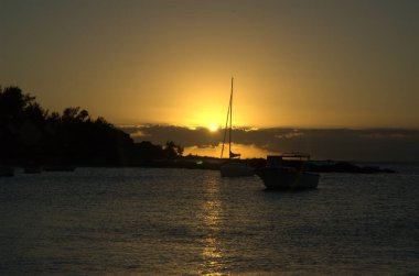 Suda turist botları