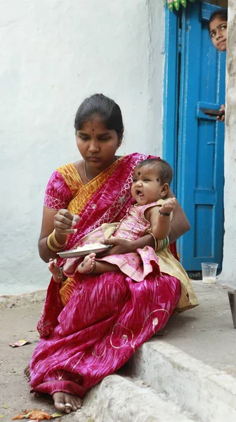 stock image Indian poor Mother Feeding Her Kid 5th Dec 2022 Hyderbad India