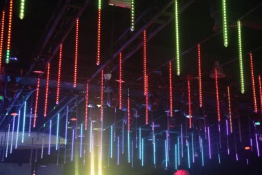 Pub 'da ışık süslemesi