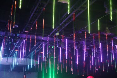 Pub 'da ışık süslemesi