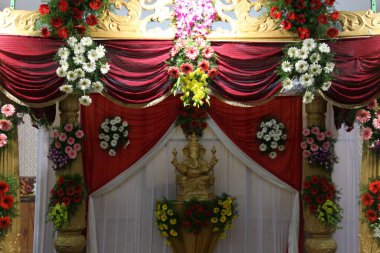 Bir Sahnede Dekorasyon