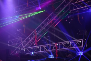 Pub 'da ışık süslemesi