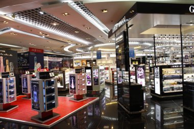 Havaalanındaki Bir İnsan Silueti